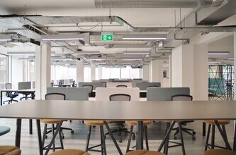 250 Waterloo Rd, London to rent Interior Photo- Image 1 of 7