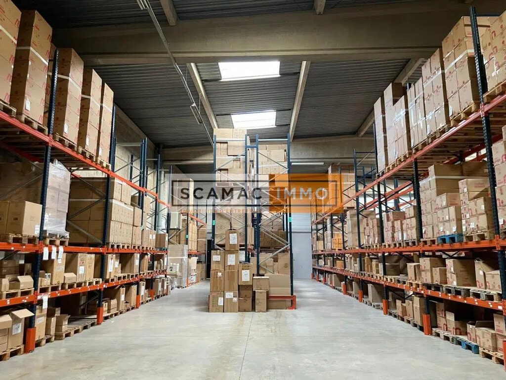 Location Entrepôt 965 m² - Photo 1