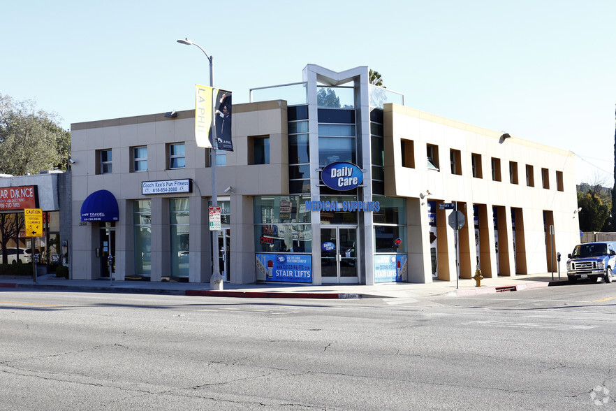 19326-19330 Ventura Blvd, Tarzana, CA for sale - Primary Photo - Image 1 of 1