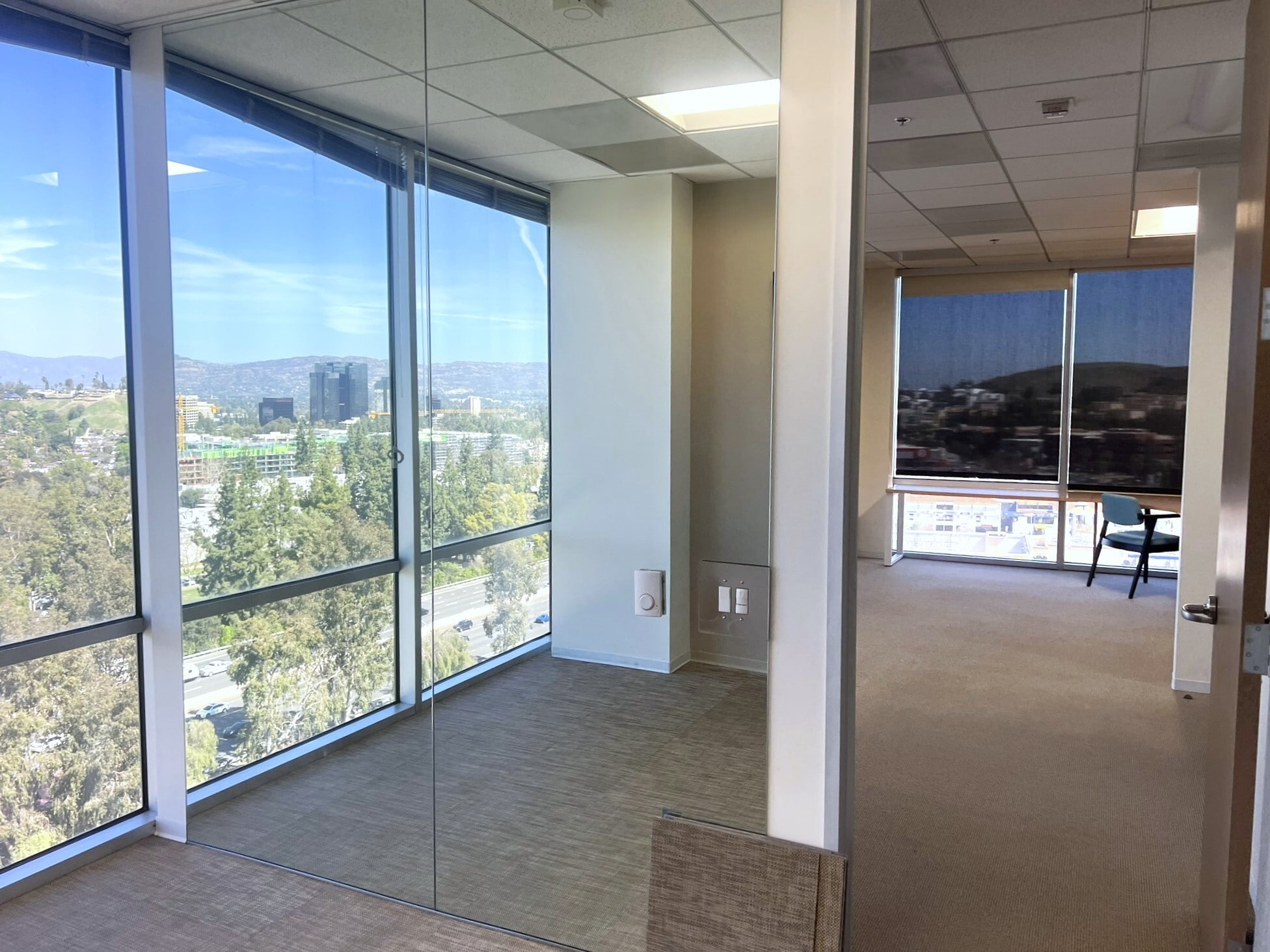 21031 Ventura Blvd, Woodland Hills, CA to rent Building Photo- Image 1 of 11