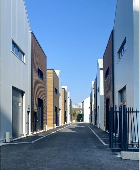 Industrial in Bagnolet to rent - Building Photo - Image 3 of 6