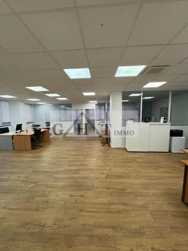 Location Bureaux 150 m² - Photo 1