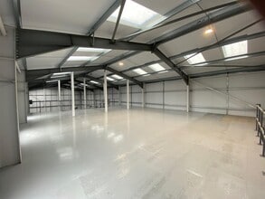 Henstridge Airport Estate, Henstridge to rent Interior Photo- Image 2 of 6