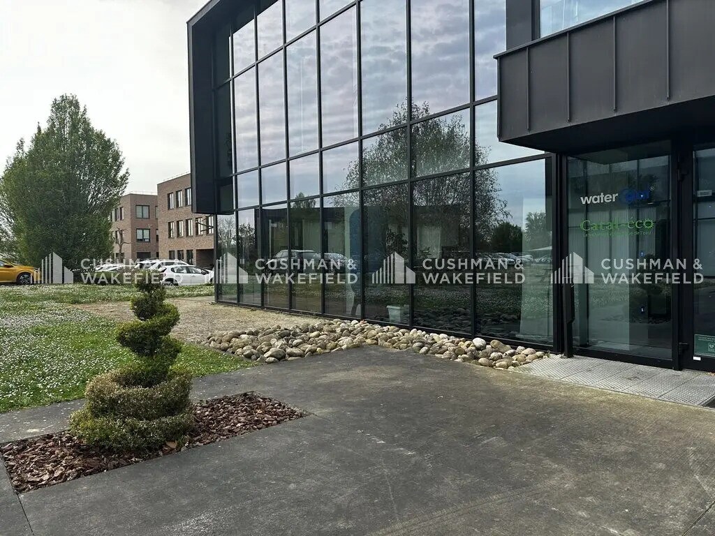 Location Bureaux 384 m² - Photo 1