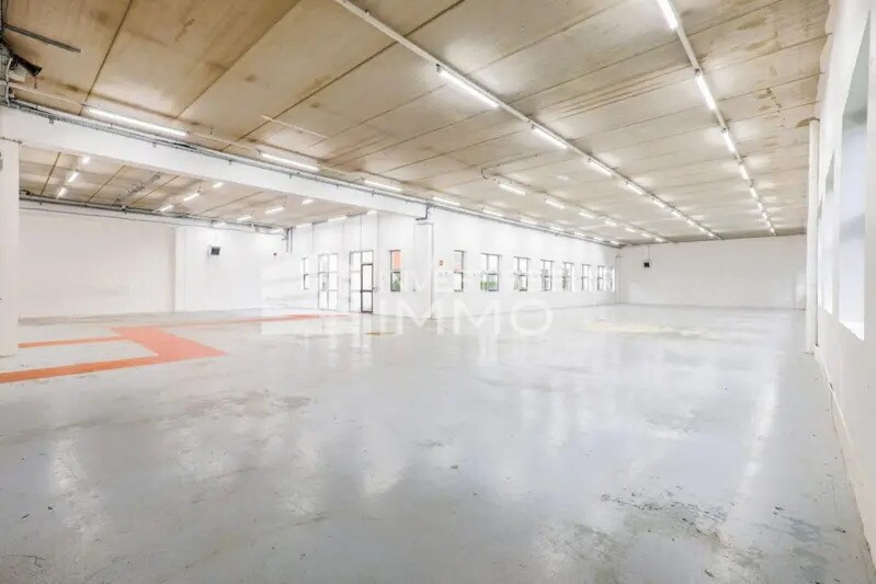 Office in Saint-Thibault-des-Vignes to rent Interior Photo- Image 1 of 6