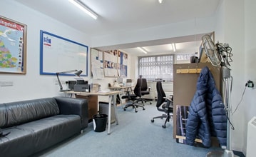 53 Lambeth Walk, London to rent Interior Photo- Image 1 of 3