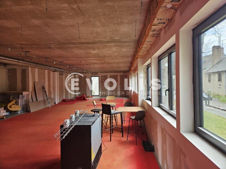 Office in Les Ulis to rent - Interior Photo - Image 2 of 10