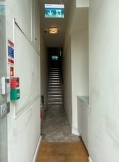 204 Fulham Rd, London to rent - Interior Photo - Image 2 of 6