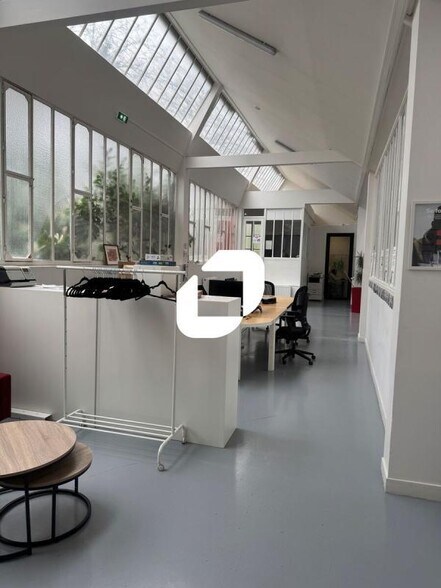 Office in Montreuil to rent - Interior Photo - Image 2 of 9