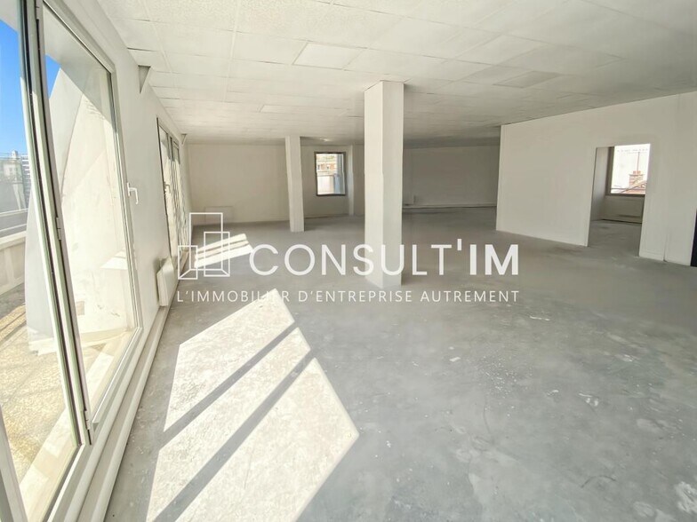 Office in Saint-Ouen-sur-Seine to rent - Building Photo - Image 3 of 6