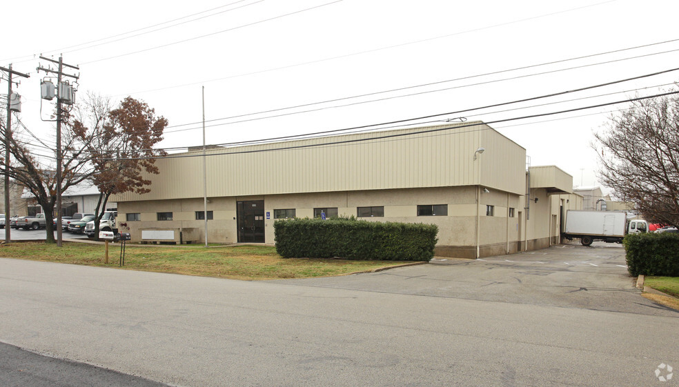 3009 Industrial Ter, Austin, TX for rent - Primary Photo - Image 1 of 4