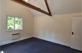 Castle Ln, Partridge Green to rent Interior Photo- Image 2 of 2