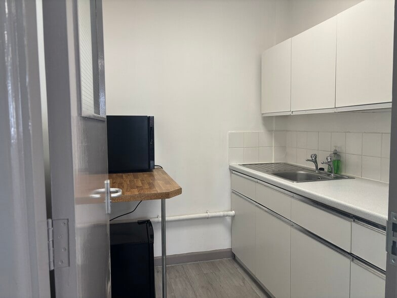 62-63 South St, Chichester to rent - Building Photo - Image 3 of 5
