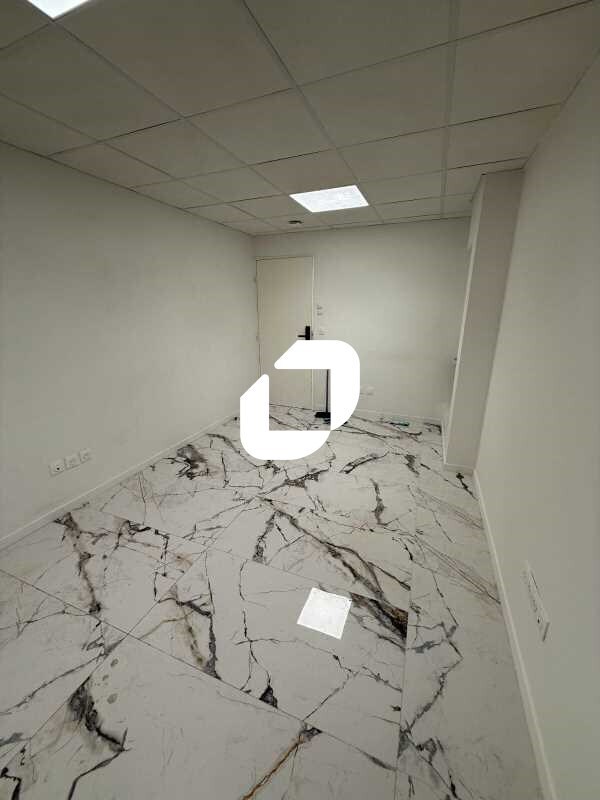 Office in Conflans-Sainte-Honorine to rent Interior Photo- Image 1 of 6