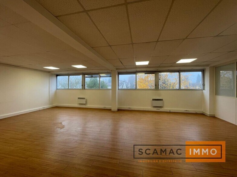 Industrial in Igny to rent - Interior Photo - Image 3 of 6