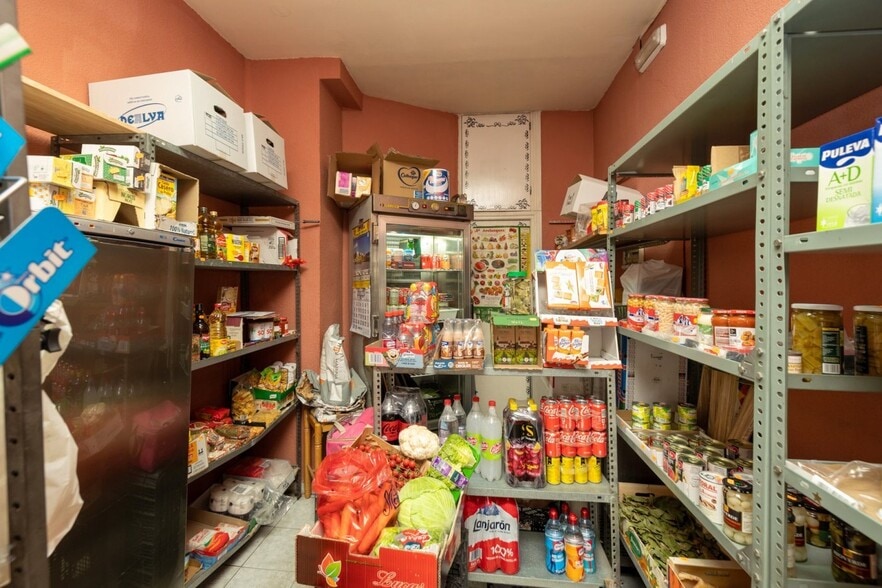Retail in Granada, Granada for sale - Interior Photo - Image 3 of 19