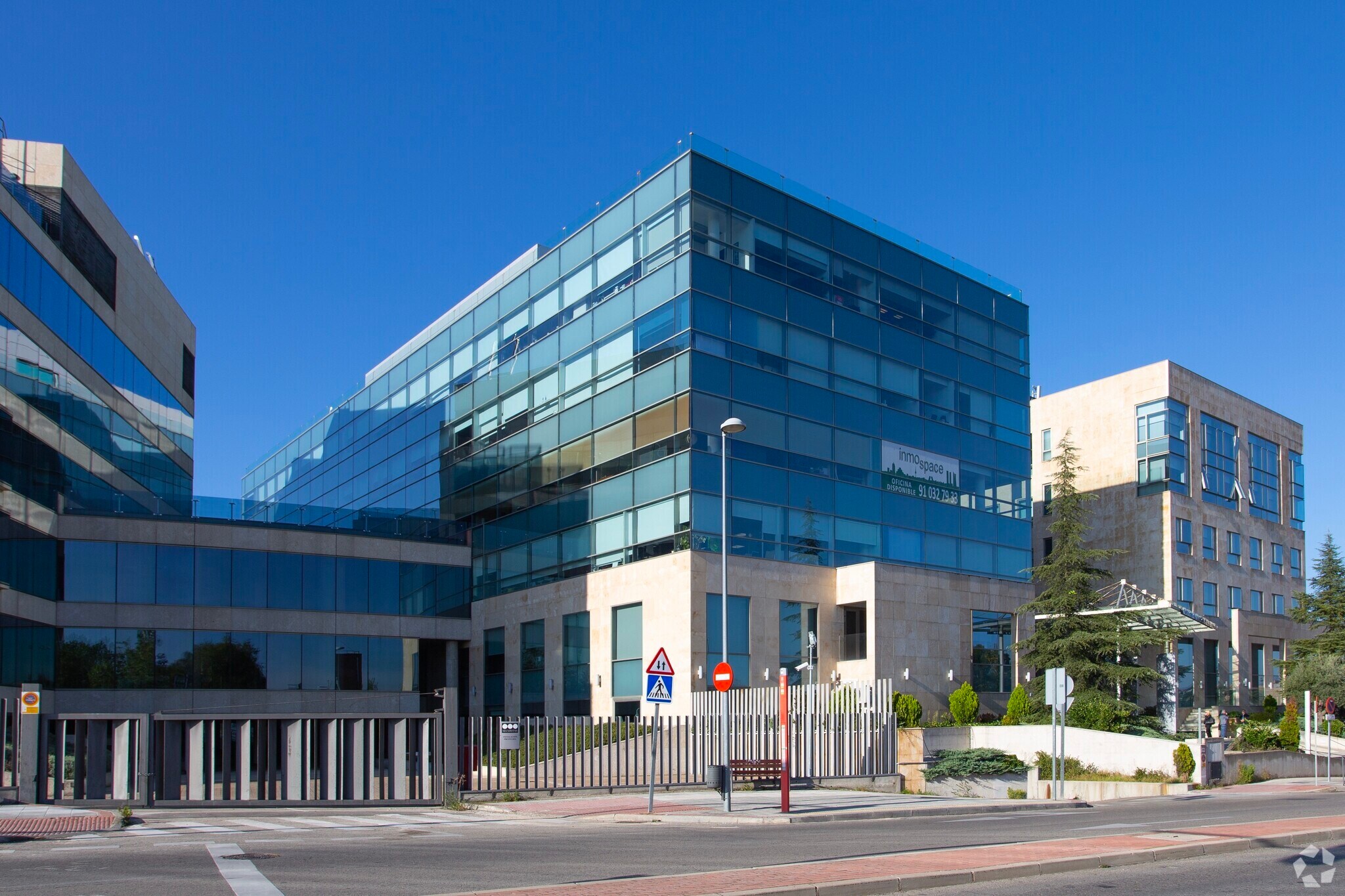 Avenida Transición Española, 24, Alcobendas, Madrid to rent Primary Photo- Image 1 of 6