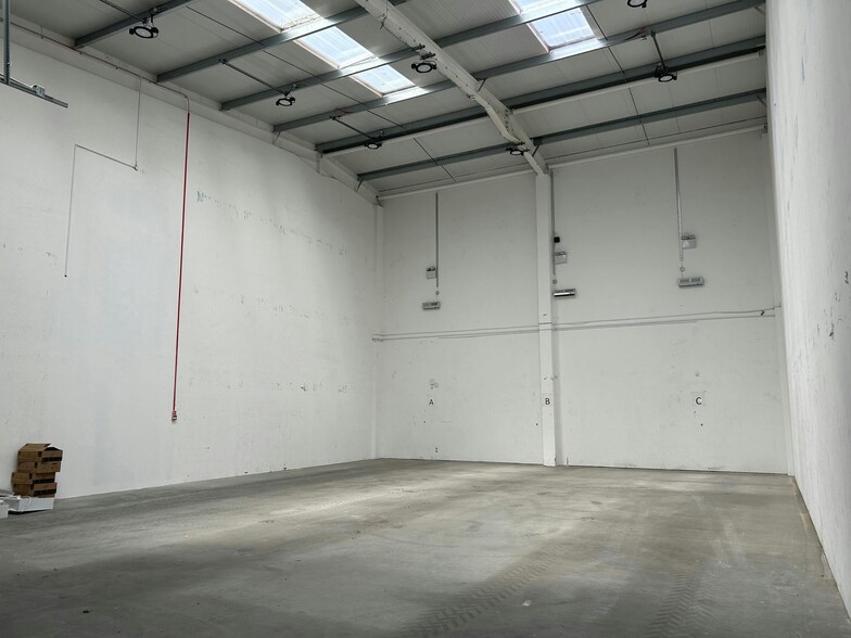 Fishponds Rd, Wokingham to rent - Building Photo - Image 2 of 11