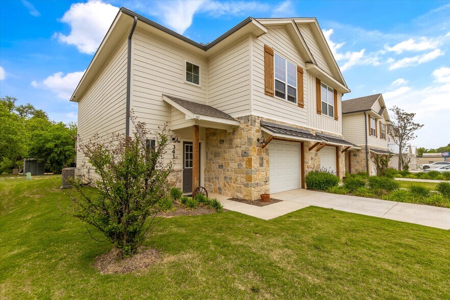 Floral St Townhomes Stephenville, TX for Sale UK