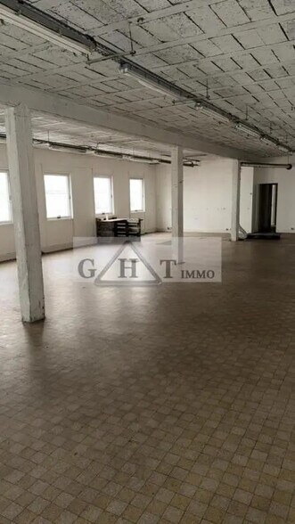 Light Industrial in Pantin to rent - Building Photo - Image 2 of 5