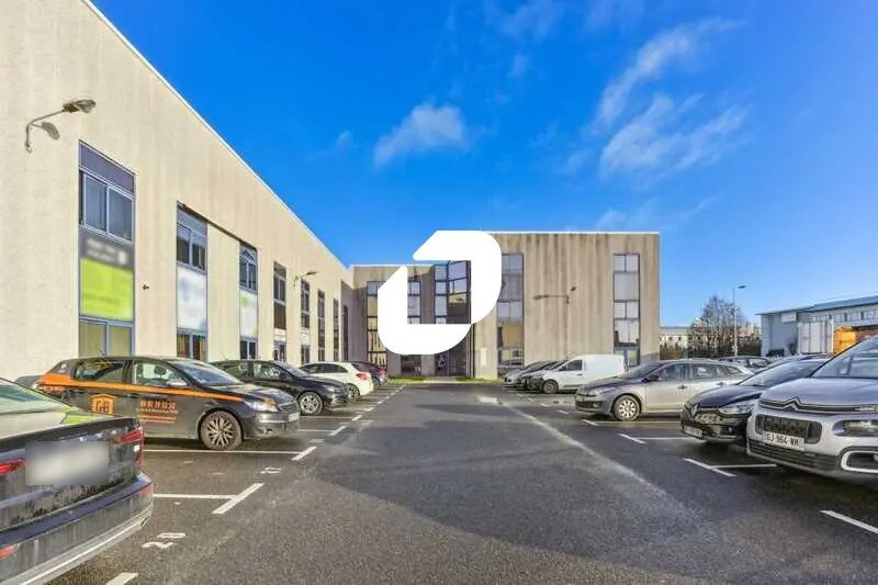 Office in Lisses to rent - Building Photo - Image 1 of 12