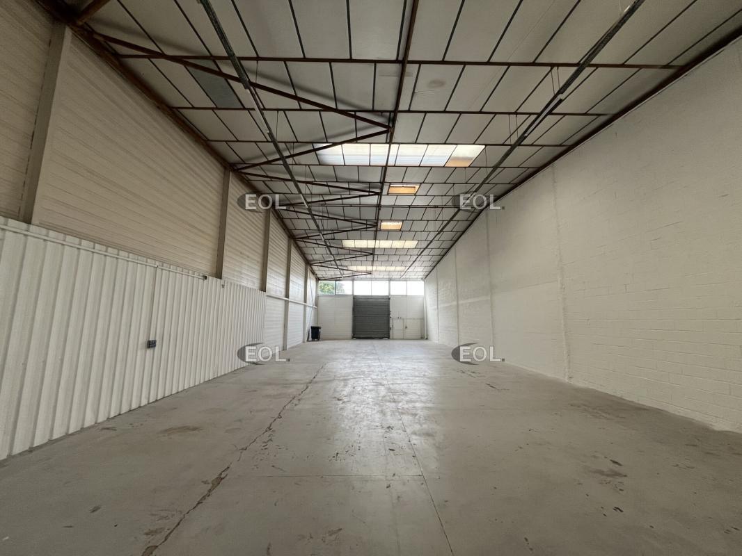 Light Industrial in Coignières to rent Interior Photo- Image 1 of 8