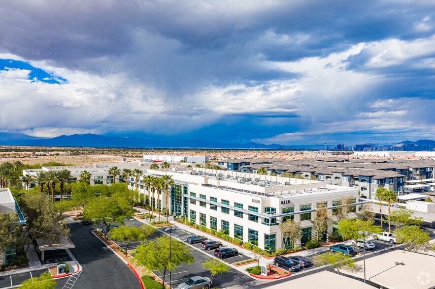 8329 W Sunset Rd, Las Vegas, NV to rent - Building Photo - Image 2 of 3