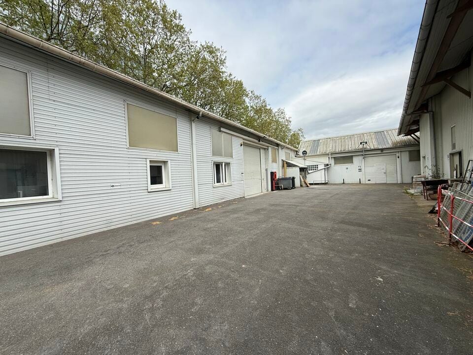Light Industrial in Saint-Denis to rent Building Photo- Image 1 of 9