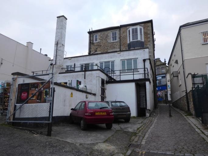 113 Market Jew St, Penzance to rent - Building Photo - Image 2 of 2
