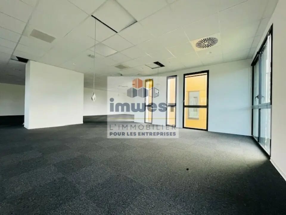 Location Bureaux 221 m² - Photo 1