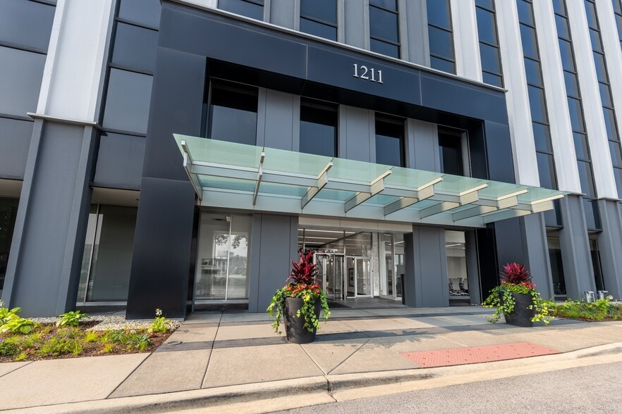 1211 W 22nd St, Oak Brook, IL to rent - Building Photo - Image 2 of 19
