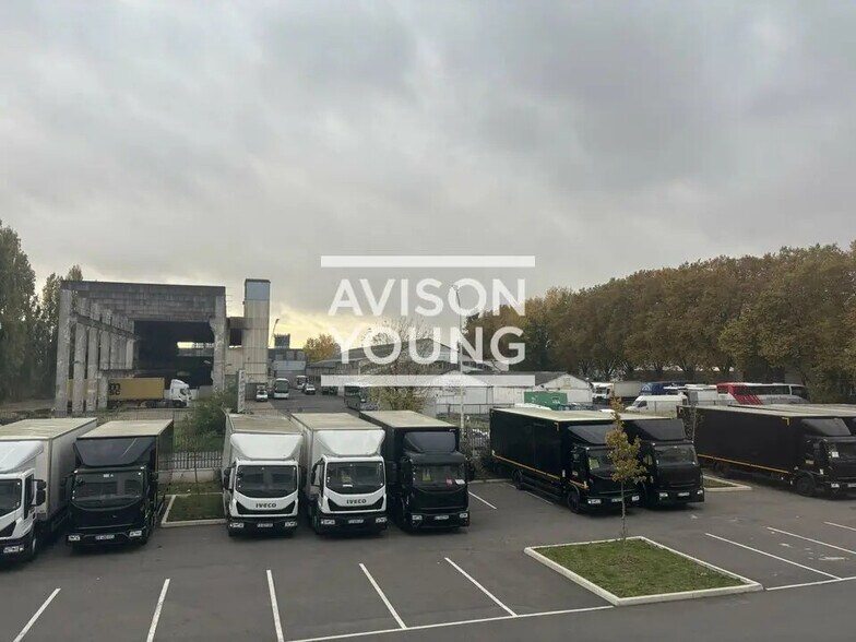 Light Industrial in Gennevilliers to rent - Building Photo - Image 2 of 12