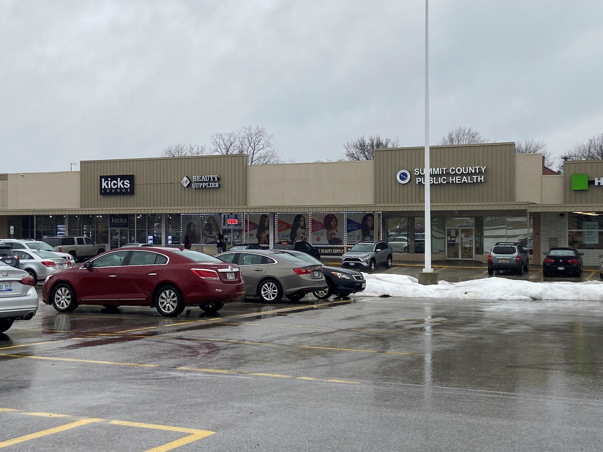 1400 S Arlington St, Akron 44306 Arlington Plaza