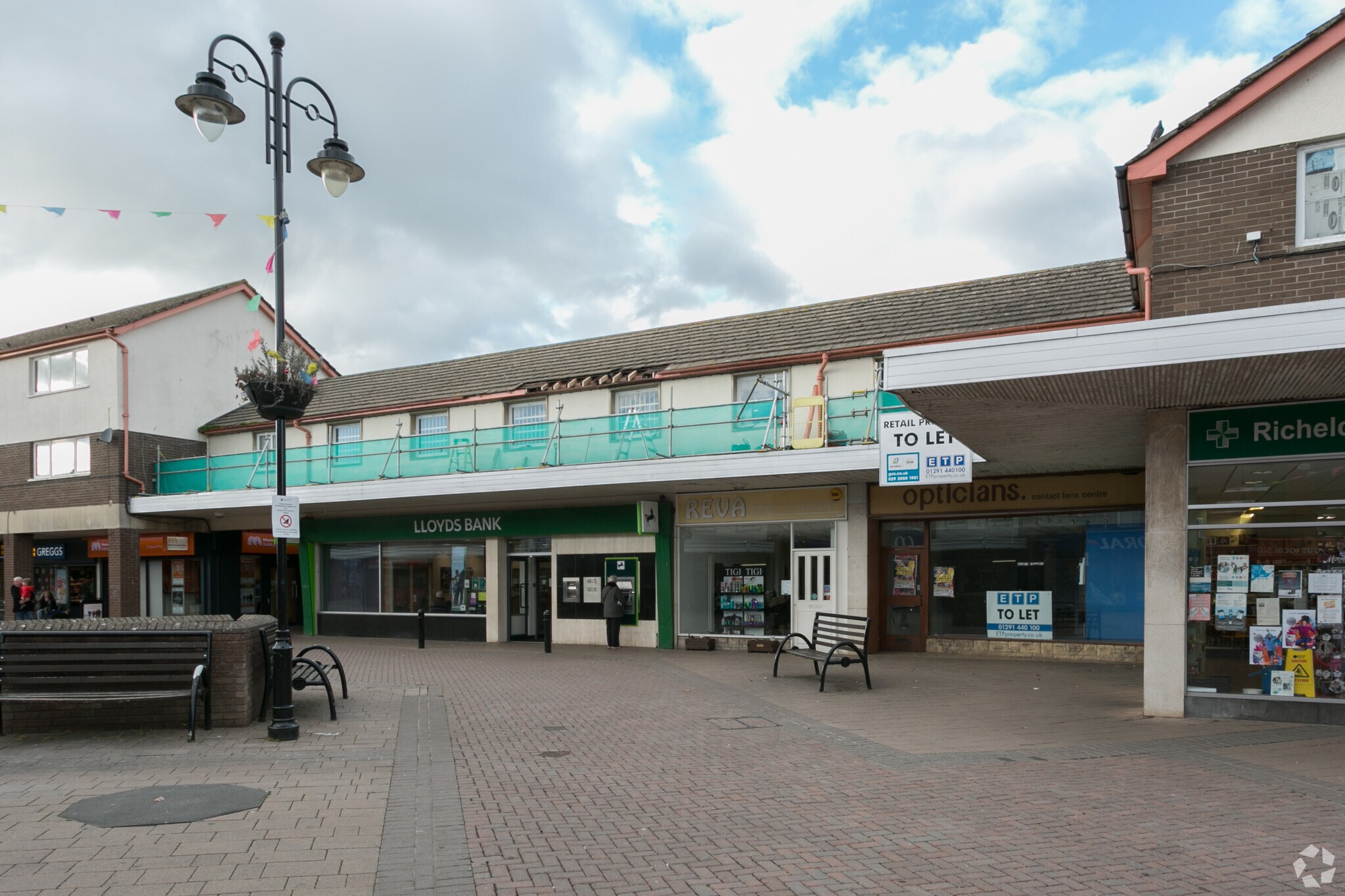 17-27 Newport Rd, Caldicot for sale Primary Photo- Image 1 of 1