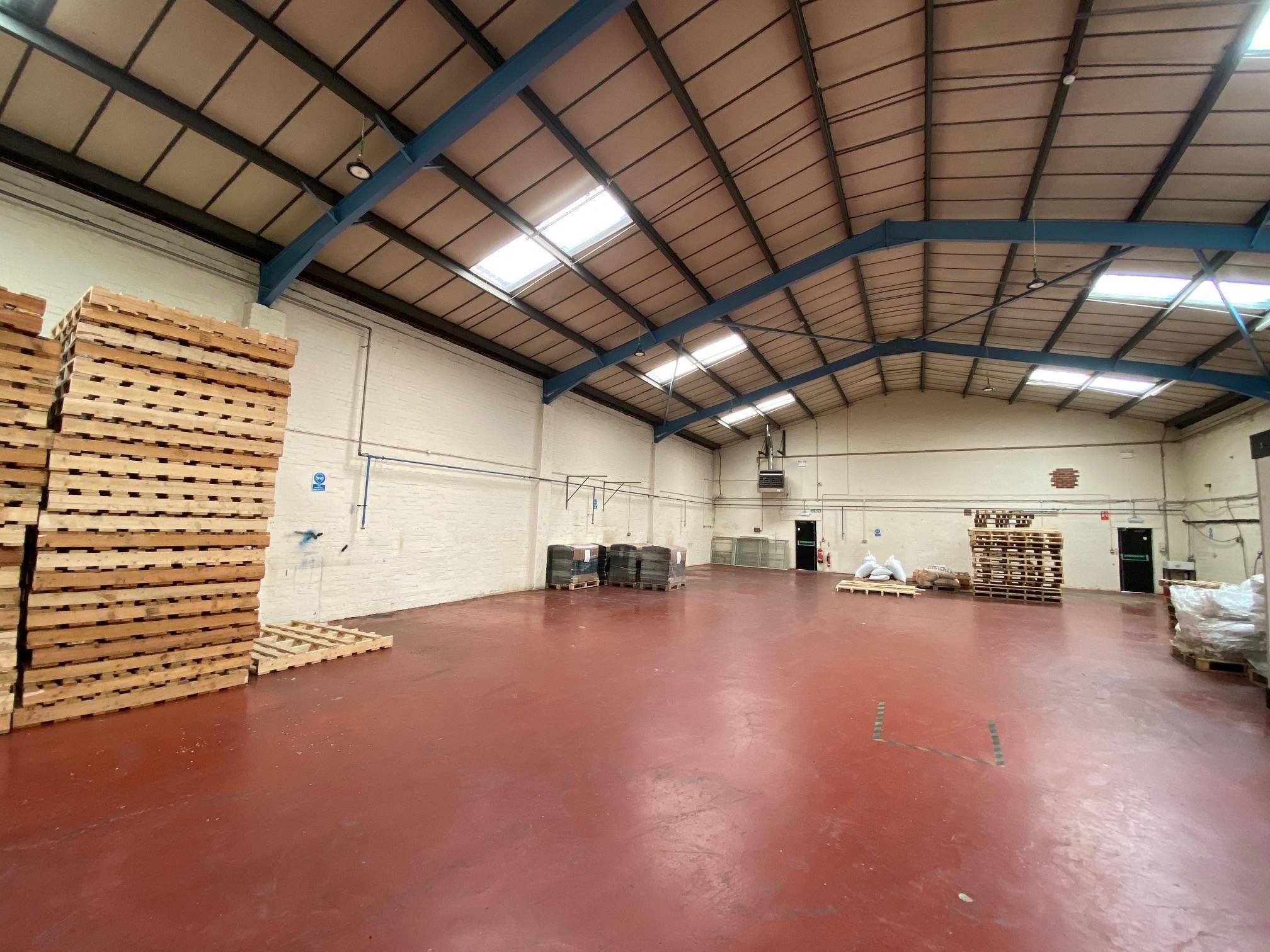 St Cenydd Rd, Caerphilly to rent Interior Photo- Image 1 of 4