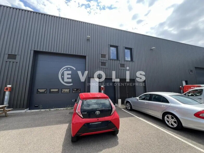 Light Industrial in Genas to rent - Building Photo - Image 2 of 14