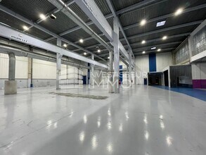 Light Industrial in Poincy to rent Interior Photo- Image 2 of 7