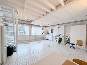 Gillett Sq, London to rent Interior Photo- Image 1 of 5