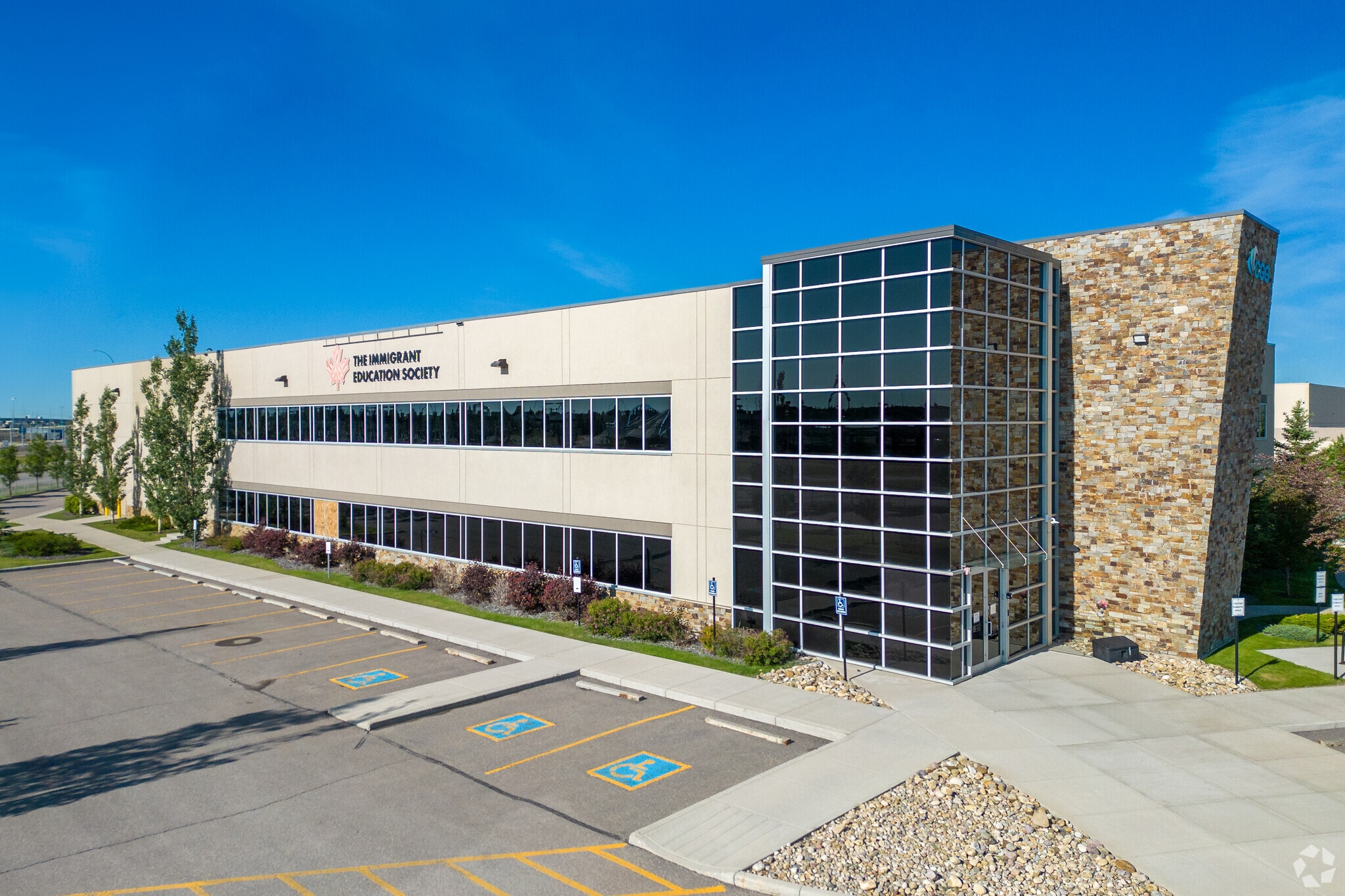 3675 63rd Ave NE, Calgary, AB to rent Primary Photo- Image 1 of 9