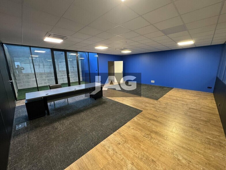 Light Industrial in Villeurbanne to rent - Interior Photo - Image 3 of 13