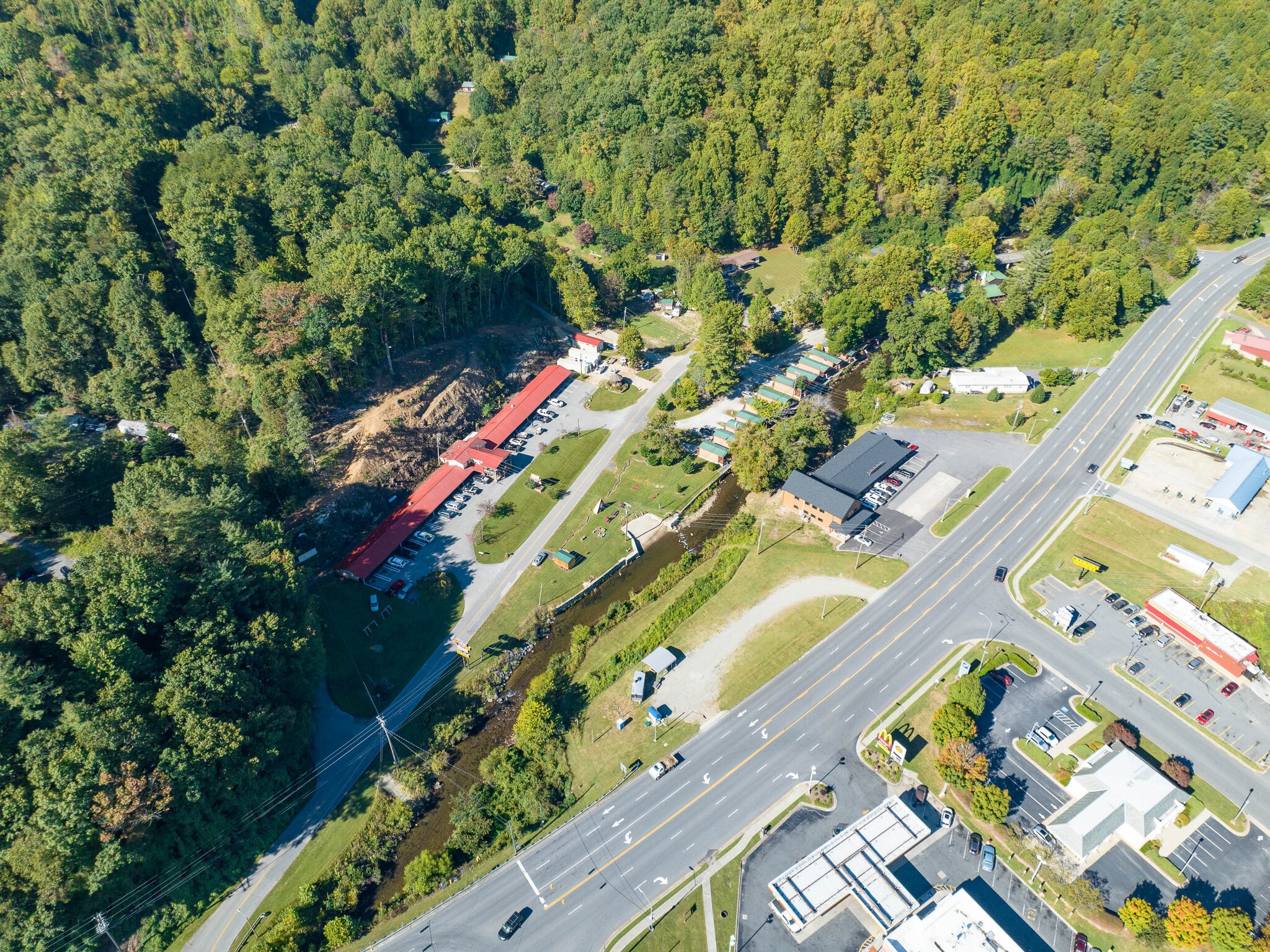 Qualla Cabins and Motel portfolio of 2 properties for sale on LoopNet.co.uk Building Photo- Image 1 of 134