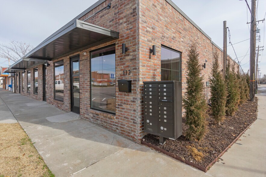 112 N Broadway St, Moore, OK for rent - Building Photo - Image 2 of 2