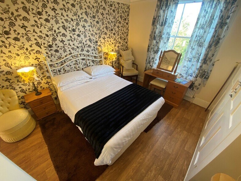 96 Ranelagh Rd, Felixstowe IP11 7HU UK