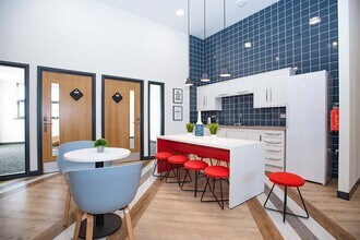 Airfield Way, Christchurch to rent Interior Photo- Image 2 of 4