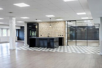 4200-4520 Solihull Pky, Birmingham to rent Building Photo- Image 2 of 13