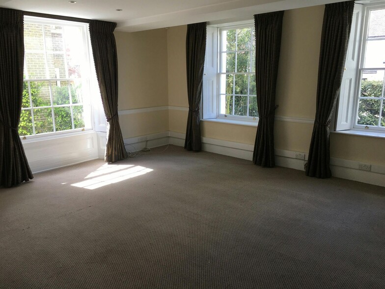 Market St, Hailsham to rent - Building Photo - Image 3 of 10