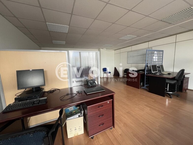 Office in Boissy Saint Leger for sale - Interior Photo - Image 3 of 8