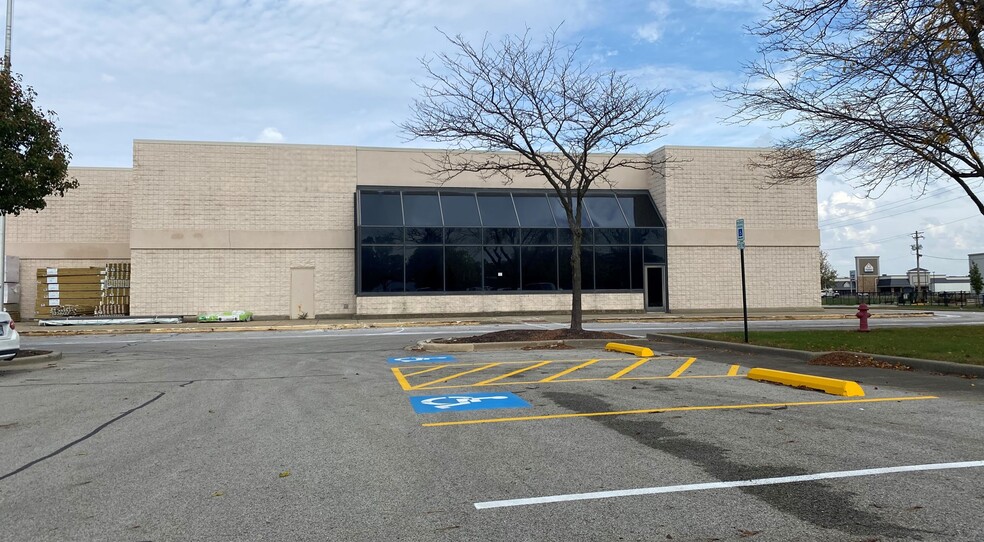 820 W Bloomington Rd, Champaign, IL for rent - Building Photo - Image 1 of 4