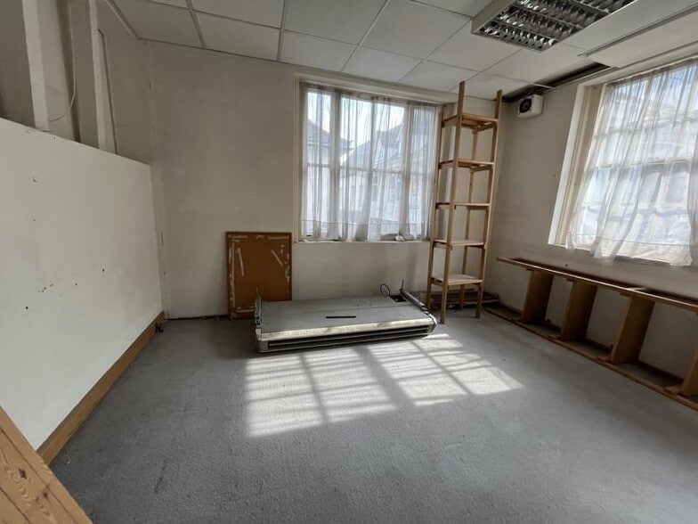 23-23A Buttermarket, Ipswich to rent - Building Photo - Image 2 of 8