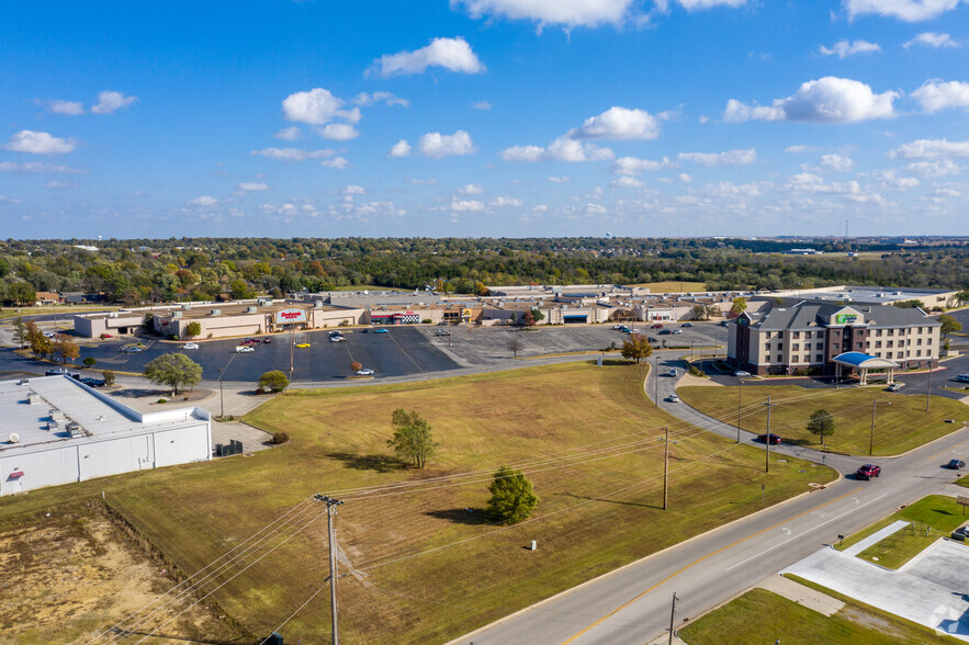 2350 SE Washington Blvd, Bartlesville, OK for rent - Building Photo - Image 2 of 8